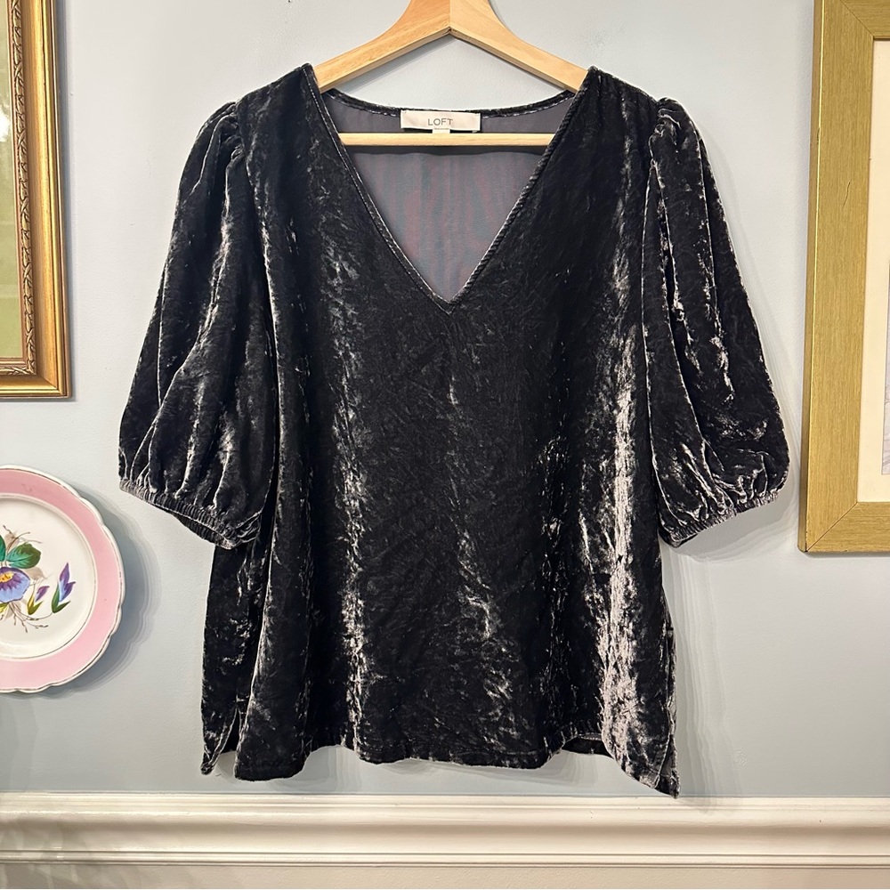 LOFT Charcoal Gray Velvet Womens Top Size Medium Puff Sleeve Office Going Out